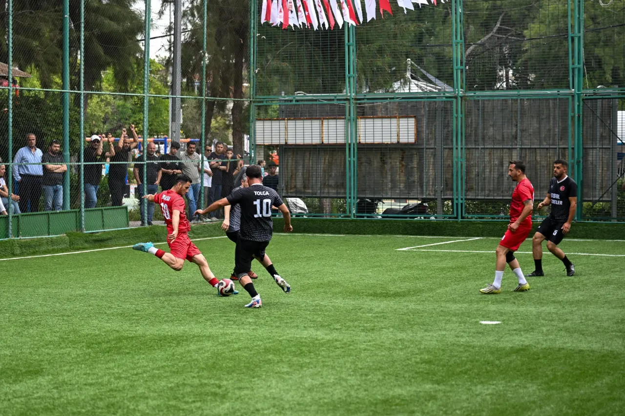 Bornova Belediyesi Personeli Arası Spor Turnuvası Sona Erdi: Kırsal Hizmetler Şampiyon Oldu