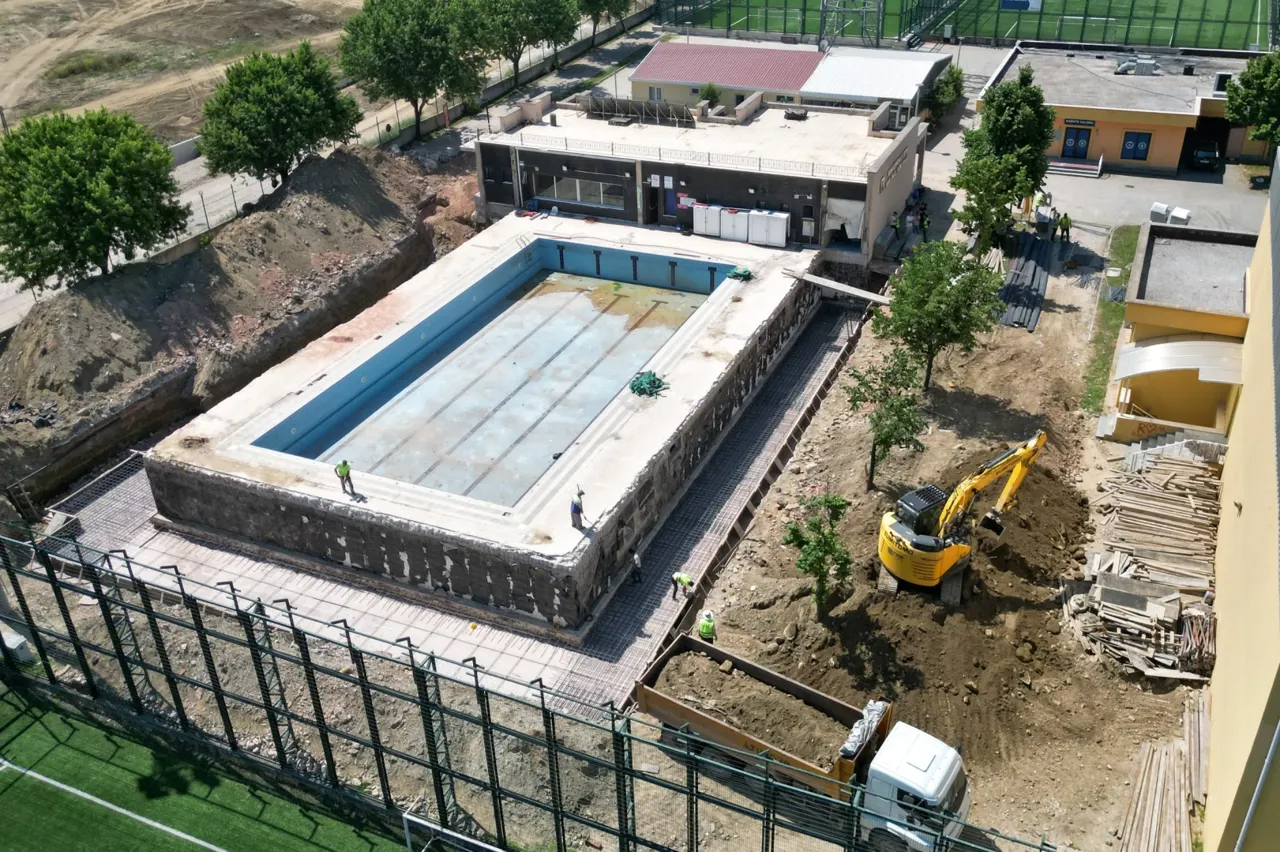 Bursa Yıldırım'da Yüzme Havuzu Dört Mevsim Hizmet Verecek