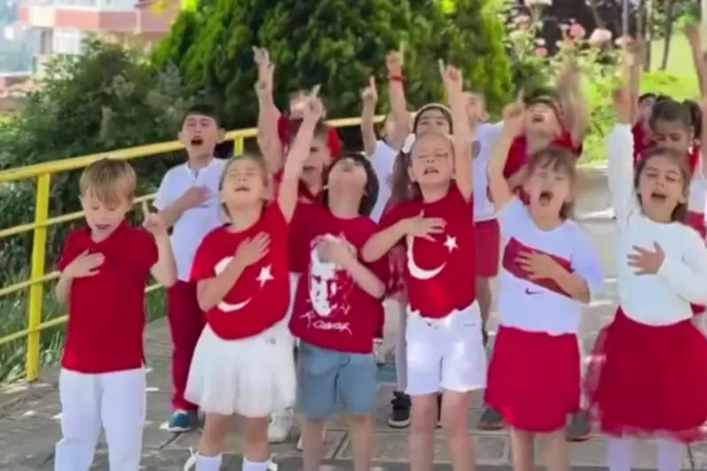 Çınar Çocuk Evleri Öğrencilerinden A Milli Futbol Takımı'na Özel Destek Videosu