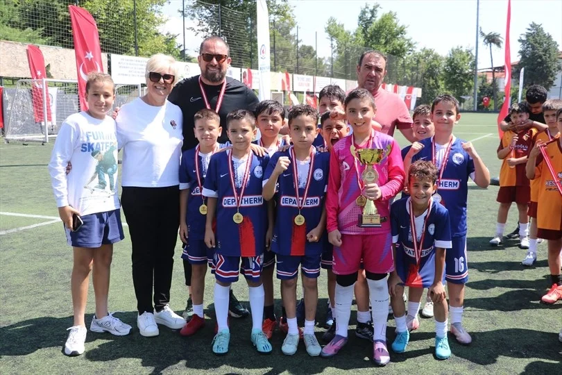 Denizli U-10 Ligi'nde Tuna Aras Spor Şampiyon Oldu