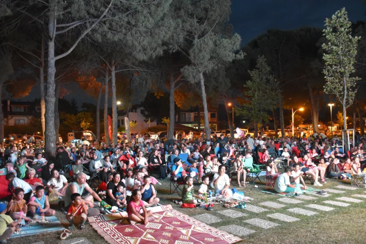 İznik'te Açık Hava Sineması ve Müzik Şöleni Başladı