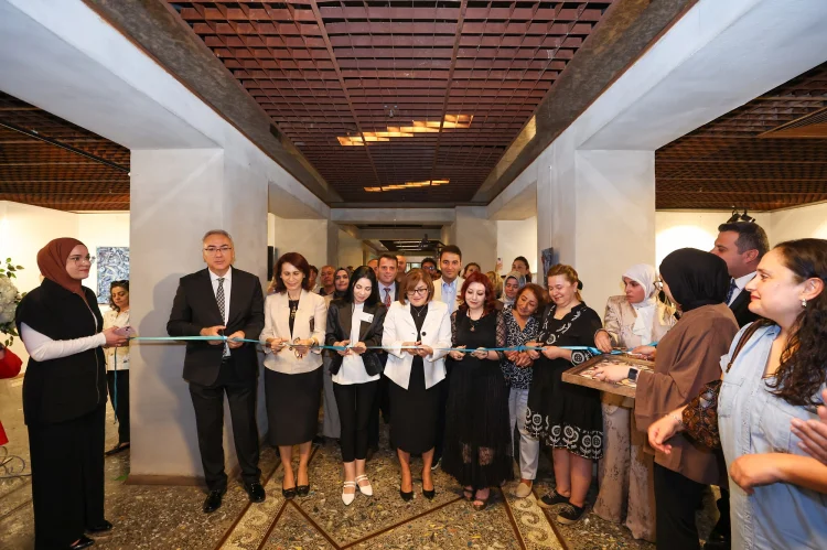 Gaziantep'te Geri Dönüşüm ve Geleneksel Sanat Bir Arada: İki Sergi Sanatseverlerle Buluştu