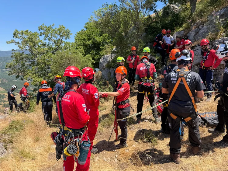Bursa'da Nefes Kesen Tatbikat: Kurtarma Ekipleri Sahada Güçlerini Birleştirdi