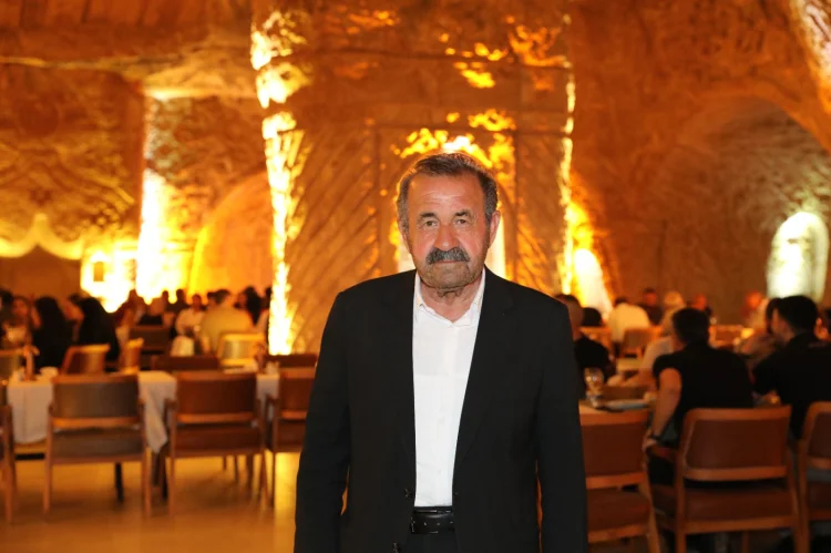 Mardin'de 15 Yıllık Emeğin Meyvesi: Kayalar Delindi, 400 Kişilik Dev Mağara Restoran Açıldı