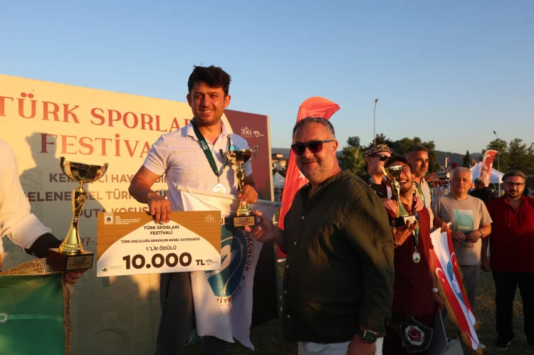 Bursa'da Ata Sporları Şöleni: 500 Sporcu Okçuluk ve Karakucak Güreşlerinde Yarıştı
