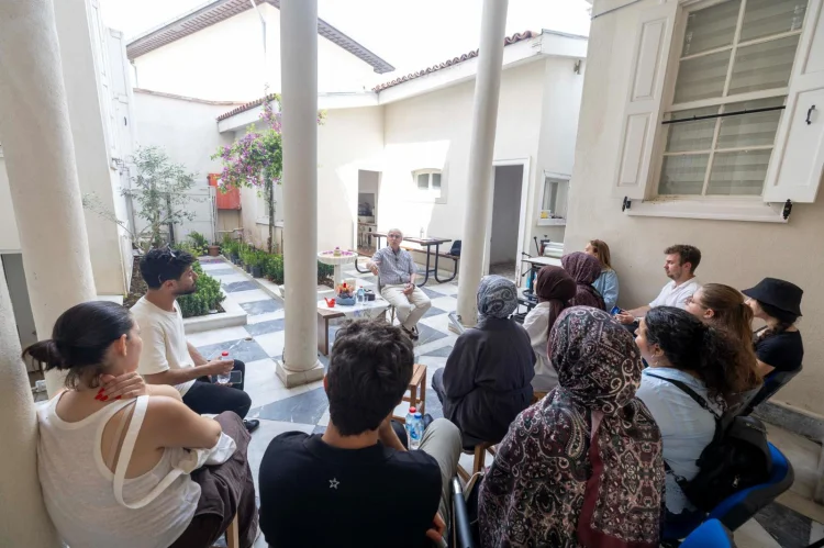 İzmir'in Edebi Hafızası Tarık Dursun K. İzinde Canlandı