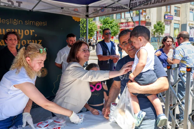 Maltepe'de Muharrem Ayı Bereketi: Binlerce Kişiye Aşure İkramı