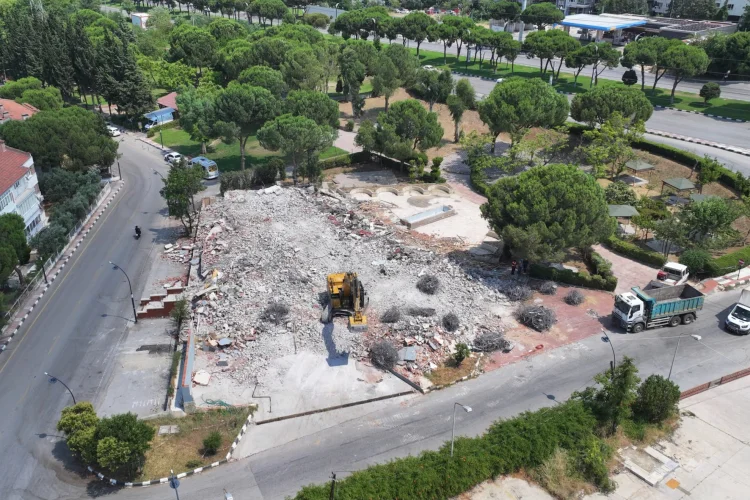 Yunusemre'de Laleli Sosyal Tesisi Yeniden İnşa Ediliyor