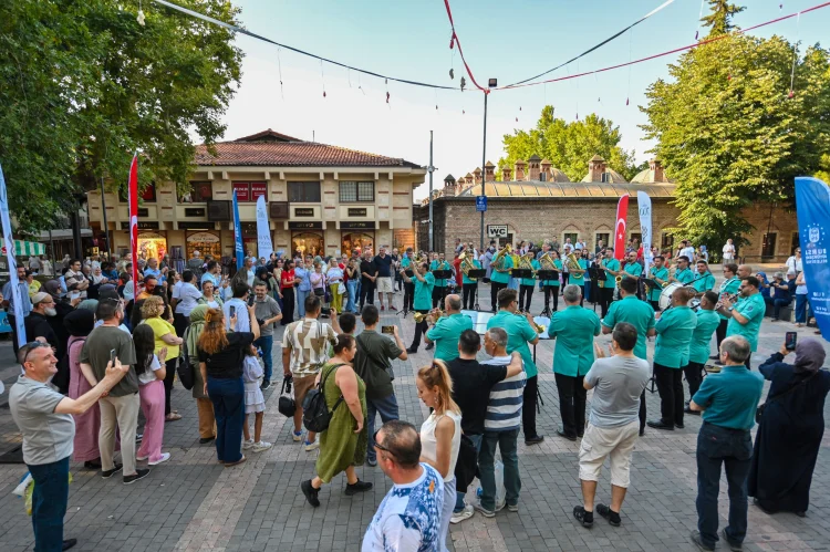Bursa'da fetih coşkusu notalara yansıdı