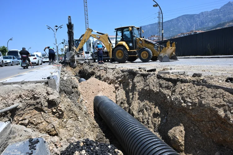 Manisa'da Cider Yolu'na Kalıcı Yağmur Suyu Çözümü Başladı