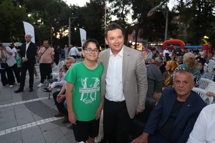 Osmangazi'de Yaz Şenlikleri İstiklal Mahallesi'nde Coşkuyla Sürdü