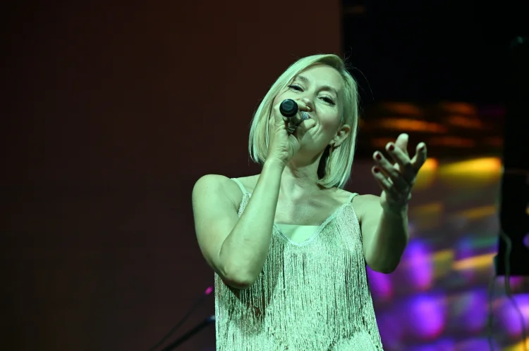 Manisa'da Pop Rüzgarı Esti: Yeni Han Sahnesi Şarkılarla Doldu