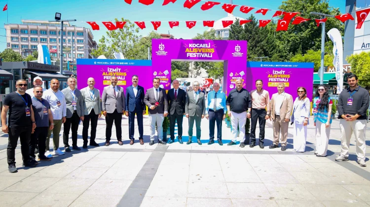 İzmit Alışveriş Festivali Kortej Yürüyüşüyle Başladı
