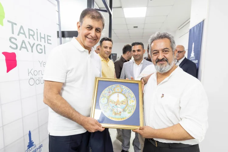 Başkan Tugay Kemeraltı Esnafıyla Buluştu: Otopark Sorunu ve Kentsel Dönüşüm Gündemde