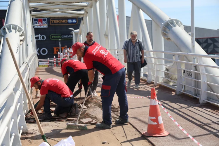 Kocaeli'nde Üst Geçit Yenileme Çalışması Tamamlandı: Güvenli Geçiş İçin "A Takımı" Görev Başında
