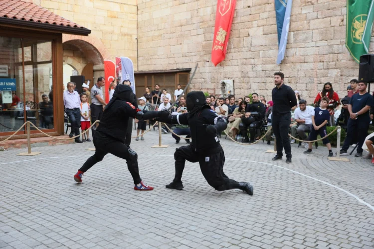Bursa Zindankapı'da Tarihi Kılıçlar Şampiyonu Yusuf Sidar Şahin Oldu