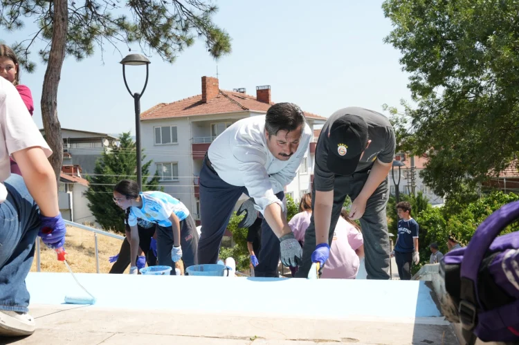 Bursa'da Minik Sanatçılar Babasultan Parkı'nı Renklendirdi