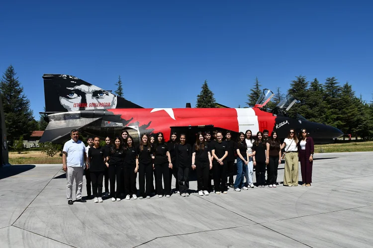 Gençler, 1'inci Ana Jet Üssü'nde Mehmetçikle Bir Gün Geçirdi