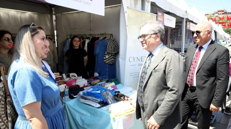 İzmit Alışveriş Festivali Kortej Yürüyüşüyle Başladı