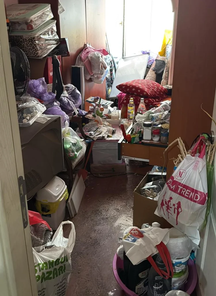 Osmangazi'de Çöp Ev Temizlendi: 5 Ton Atık Çıkarıldı, 2.5 Ton Geri Dönüşüme Kazandırıldı