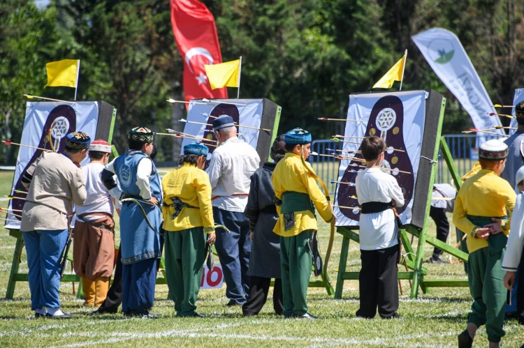Osmangazi'de Ata Sporları Şöleni: 700. Yıl Kutlamaları Kapsamında Okçuluk Festivali Başladı