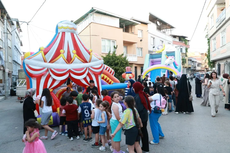 Osmangazi'de Yaz Coşkusu Başladı: Mahalle Şenlikleri Karneleri Taçlandırdı