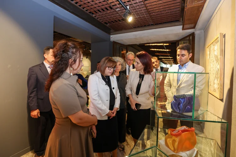Gaziantep'te Geri Dönüşüm ve Geleneksel Sanat Bir Arada: İki Sergi Sanatseverlerle Buluştu