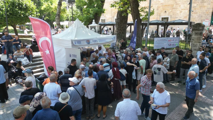 Bursa'da Muharrem Ayı Etkinlikleri Kapsamında Aşure Dağıtımı Başladı