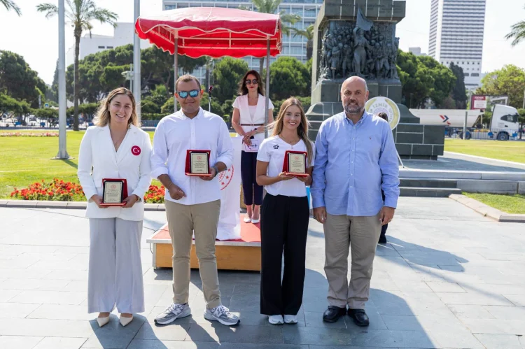 İzmir'de Kabotaj Bayramı Coşkusu: Denizcilik Başarıları Ödüllendirildi
