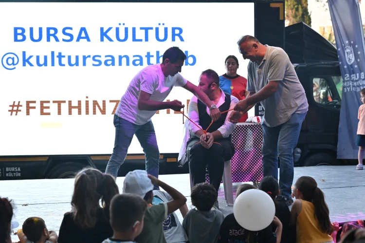 Bursa'da Fetih Coşkusu İlçe Şenlikleriyle Başladı