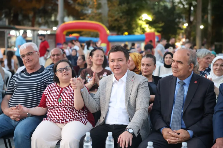 Osmangazi'de Yaz Şenlikleri İstiklal Mahallesi'nde Coşkuyla Sürdü