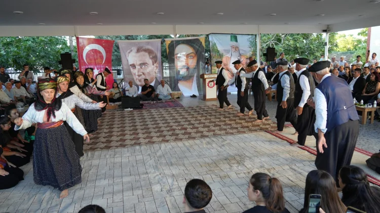 Adıyaman'da Aşure Sofrasında Birlik Mesajı: Alevi ve Sünni Vatandaşlar Kardeşlik İçinde Buluştu