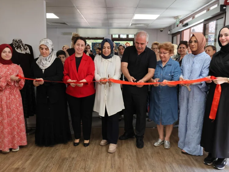 Bursa'da Yıl Sonu Sergisi: Geleneksel Sanatlar ve Giyim Üretimiyle Emeğin İzleri Sergilendi