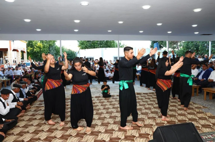 Adıyaman'da Aşure Sofrasında Birlik Mesajı: Alevi ve Sünni Vatandaşlar Kardeşlik İçinde Buluştu