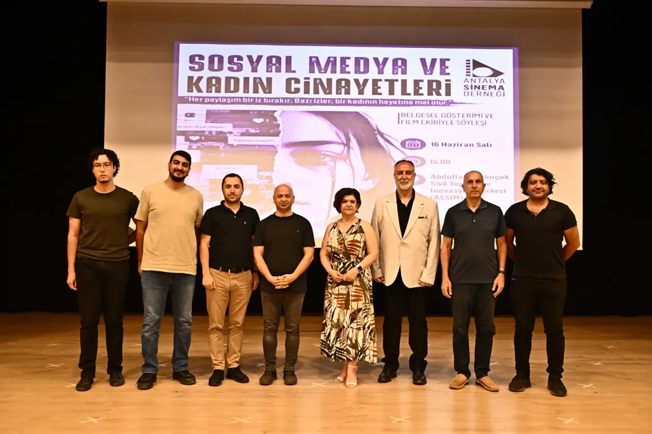 Muratpaşa'da Kadın Cinayetlerinin Dijital Boyutu Tartışıldı