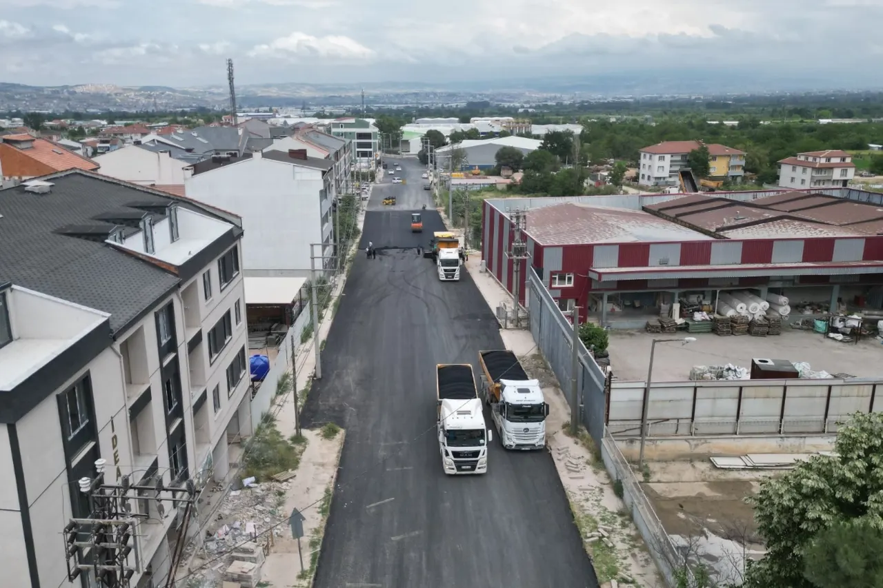 İnegöl'de Bursa Caddesi Asfalt Yenileme Çalışmaları Başladı