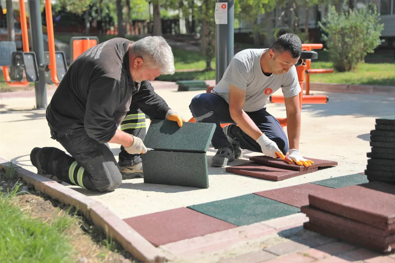 Keçiören'de Parklar Nefes Alıyor: Kapsamlı Yenileme Çalışmaları Devam Ediyor