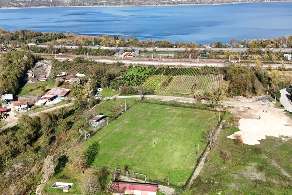 Kurtköy'e FIFA Standartlarında Futbol Sahası Yapılacak