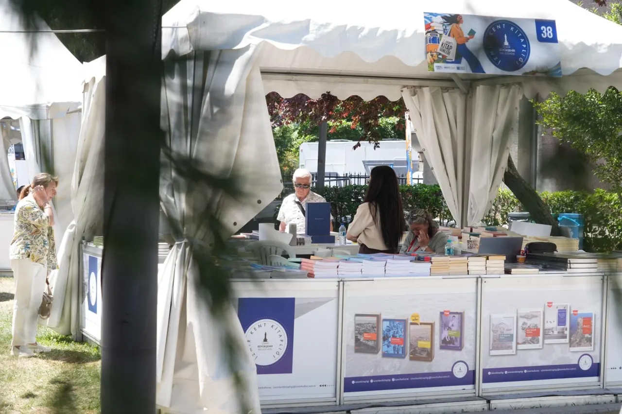 İzmir Kent Kitaplığı Yayınları Kadıköy Kitap Günleri'nde İstanbullu Okurlarla Buluştu