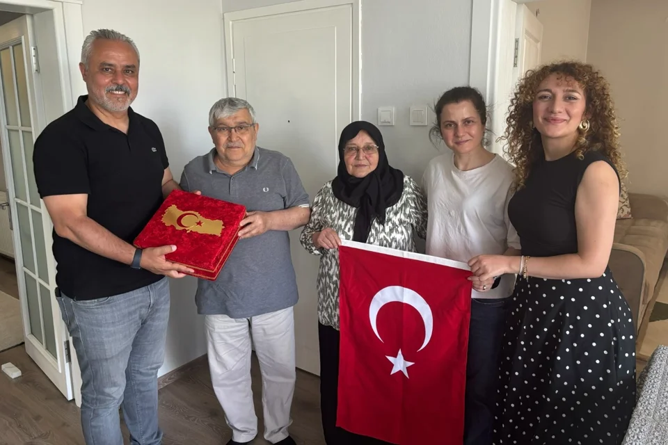 İzmit Belediyesi Kıbrıs Gazilerini Unutmuyor: Vefa Ziyaretleri Devam Ediyor