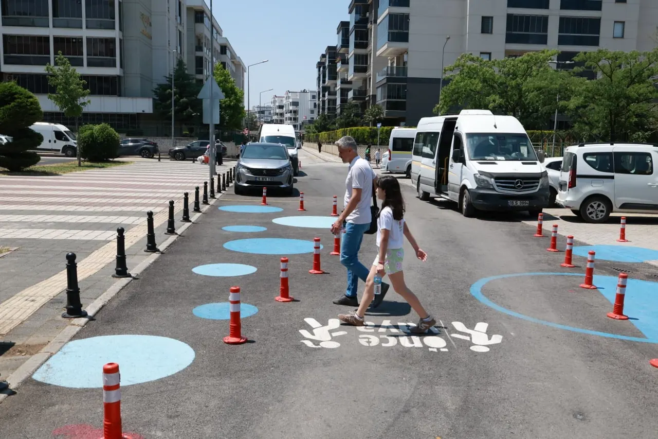 Osmangazi'de Okul Çevresi Çocuklar İçin Yeniden Düzenlendi