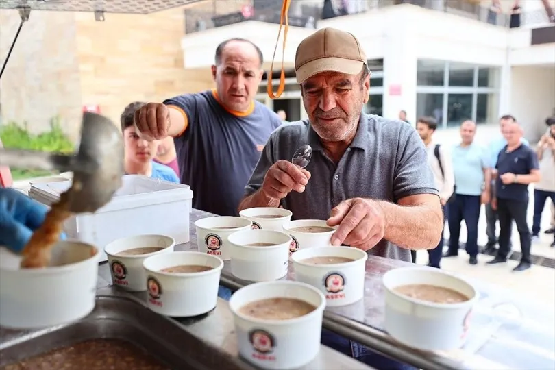 Denizli'de 10 Bin Kişiye Aşure İkramı