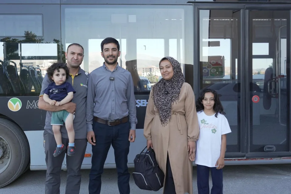 Malatya'da Unutulan Çanta, İçindeki Değerli Eşyalarla Sahibine Eksiksiz Teslim Edildi