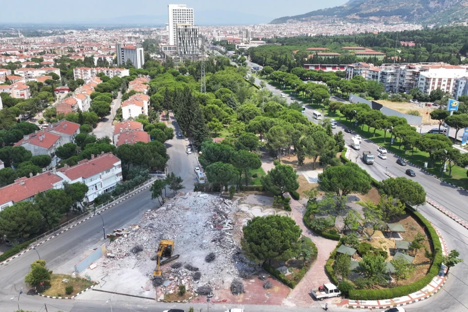Yunusemre'de Laleli Sosyal Tesisi Yeniden İnşa Ediliyor