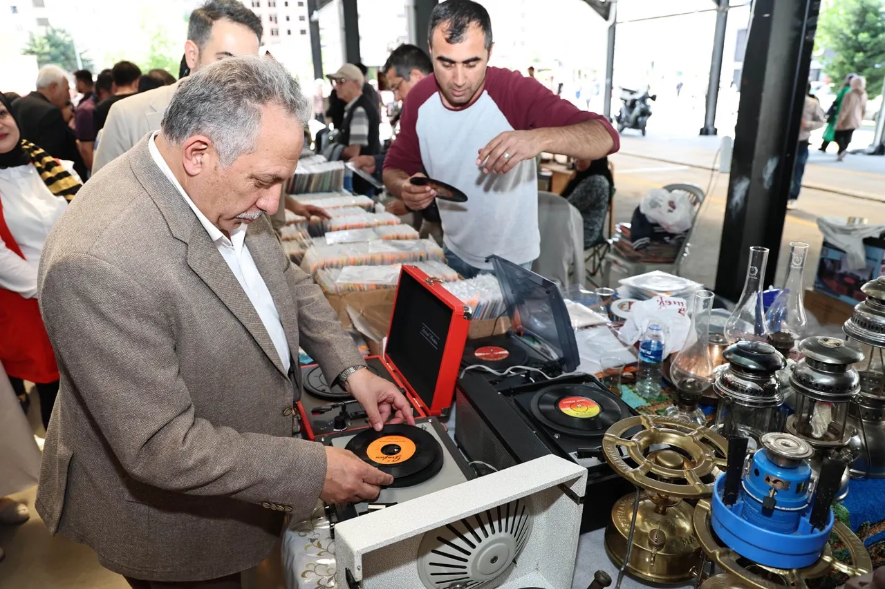 Talas Antika Pazarı Yaz Sezonunu Açıyor