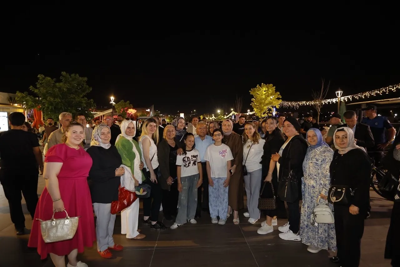 Başkan Büyükkılıç, Kayserililerle Millet Bahçesi'nde Buluştu