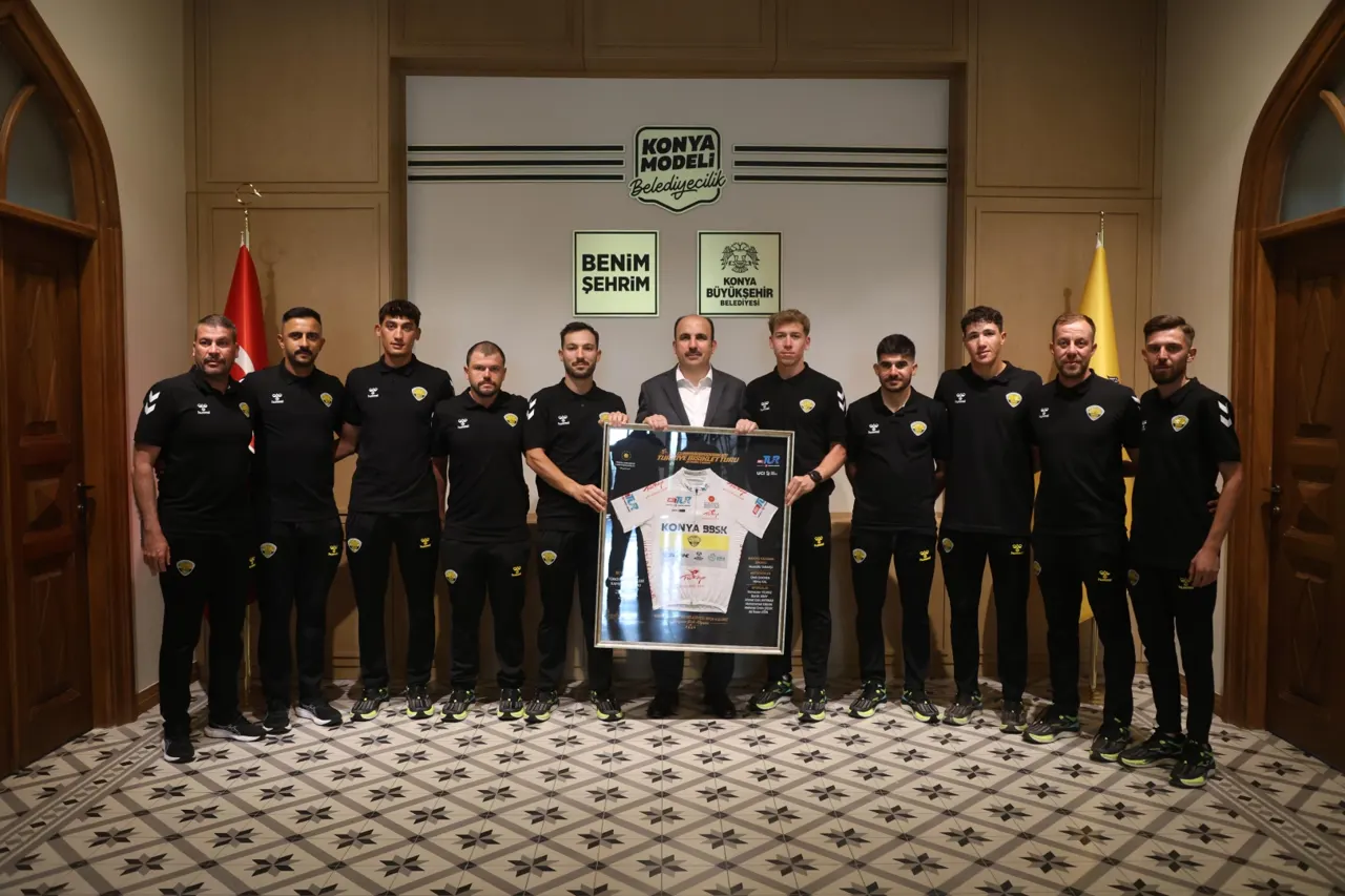 Konya Büyükşehir Belediyespor Bisiklet Takımı, Başkan Altay'a Teşekkür Etti