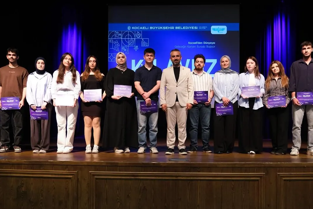 Kocaeli'de Kılavuz Kariyer Programı 2. Dönem Mezunları Sertifikalarını Aldı