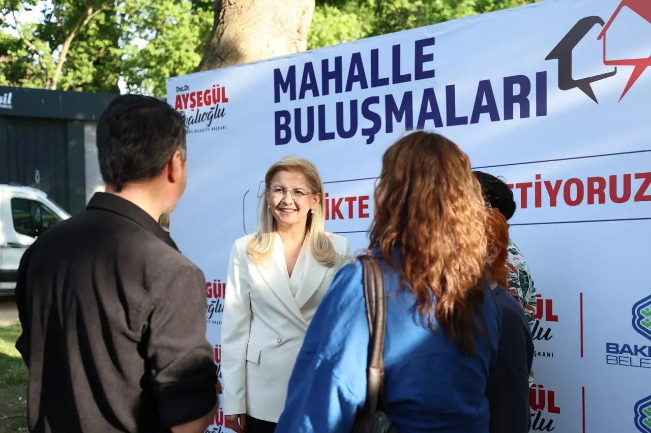Bakırköy'de Mahalle Buluşmaları Devam Ediyor: Başkan Ovalıoğlu Vatandaşlarla Bir Araya Geldi