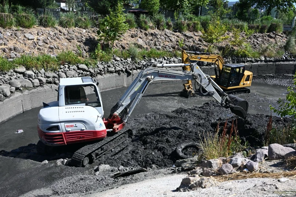 Manisa'da Safran Deresi'ne Kapsamlı Temizlik Operasyonu
